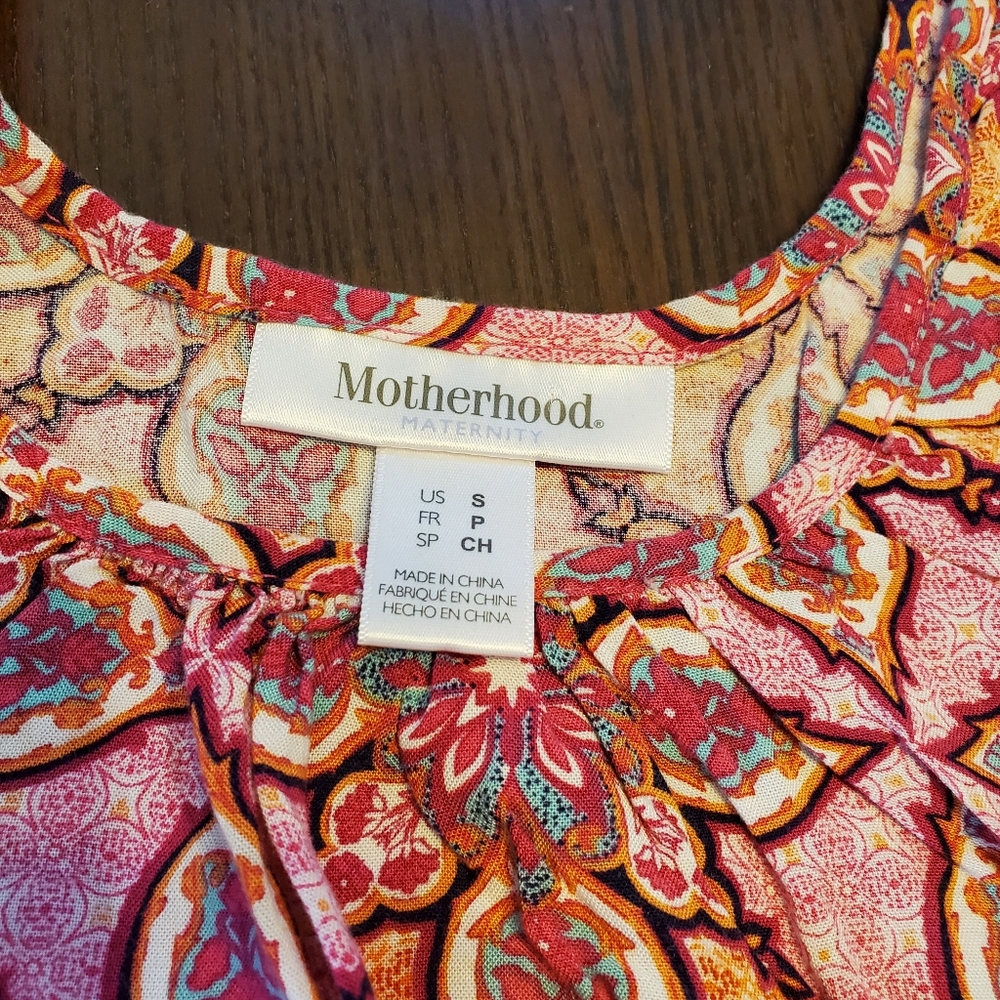 Motherhood Maternity tank top. Size Small. Flattering print.Comfortable stylish